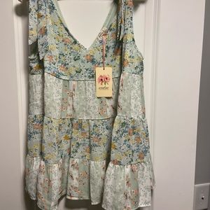 ENTRO V Neck floral top with shoulder ties. NWT.